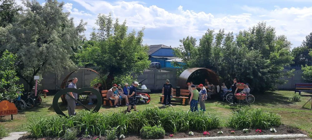 СПЕЦИАЛИСТАМИ ОТМЕЧЕНО, ЧТО В УЧРЕЖДЕНИЯХ ПРОДОЛЖЕНА РАБОТА ПО СОЗДАНИЮ УЮТНОЙ, КОМФОРТНОЙ ДОМАШНЕЙ ОБСТАНОВКИ. БОЛЬШОЕ ВНИМАНИЕ УДЕЛЯЕТСЯ ОРГАНИЗАЦИИ ДОСУГОВОЙ ДЕЯТЕЛЬНОСТИ И ФИЗИЧЕСКОЙ АКТИВНОСТИ ПРОЖИВАЮЩИХ